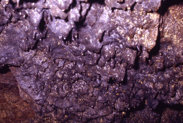 溶岩鍾乳(lava stalactite)