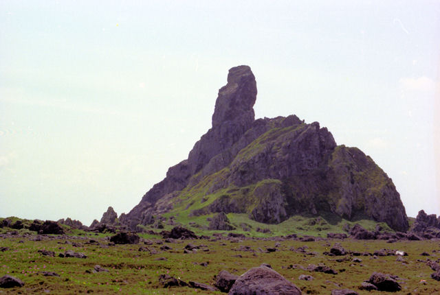 南小島の堆積岩岩尖